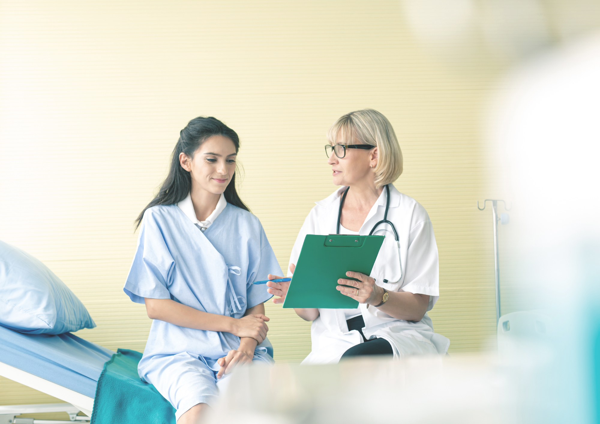 Diagnose Zöliakie Ärtzin erklärt Patientin ihre Diagnose