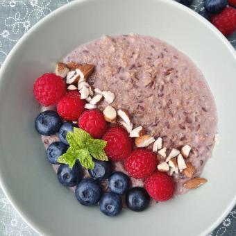 Schoko-Beeren-Porridge