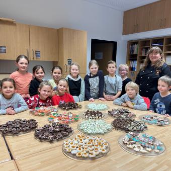 Gruppenfoto der fleißigen Bäcker*innen