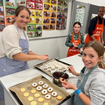Eltern-Kind-Workshop am  21. und 22.11.2025 in der Schulküche der Hans-Thoma-Schule in Laufenburg.