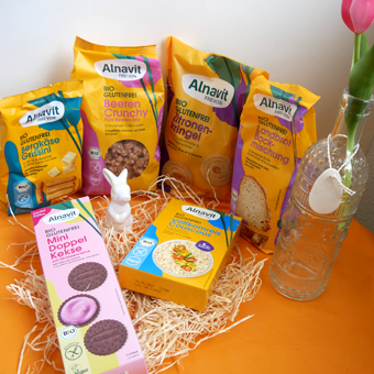 Bergkäse grissinis, beeren Crunchys, Zitronenkringel, Landbrot, Minidoppelkekse und Vollkornreis mit Hase und Stroh