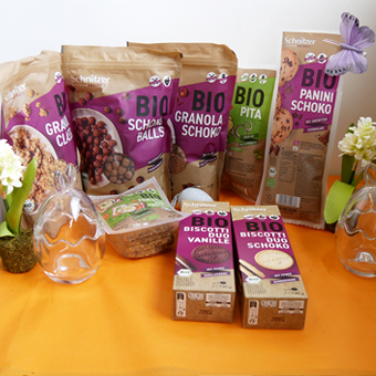 Viele Granolas, Paninis und Biscottis von Schnitzer und 2 Hyazinthen rechts und links