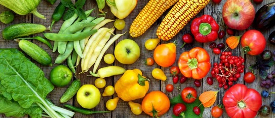 Regenbogen aus verschidenes Gemüse und Obst