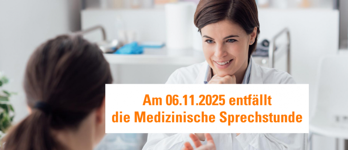 Ärztin mit Patientin und den Hinweis, dass am 06.11.2025 die medizinische Sprechstunde entfällt