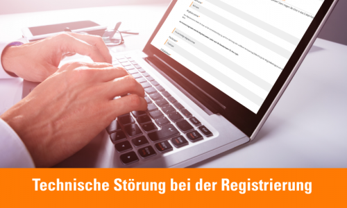Ein Laptop, wo man im Display das Registrierungsformular sieht und ein Mann gerade es ausfüllt auf der Tastatur - darunter steht: Techniche Störung im Registrierungsformular